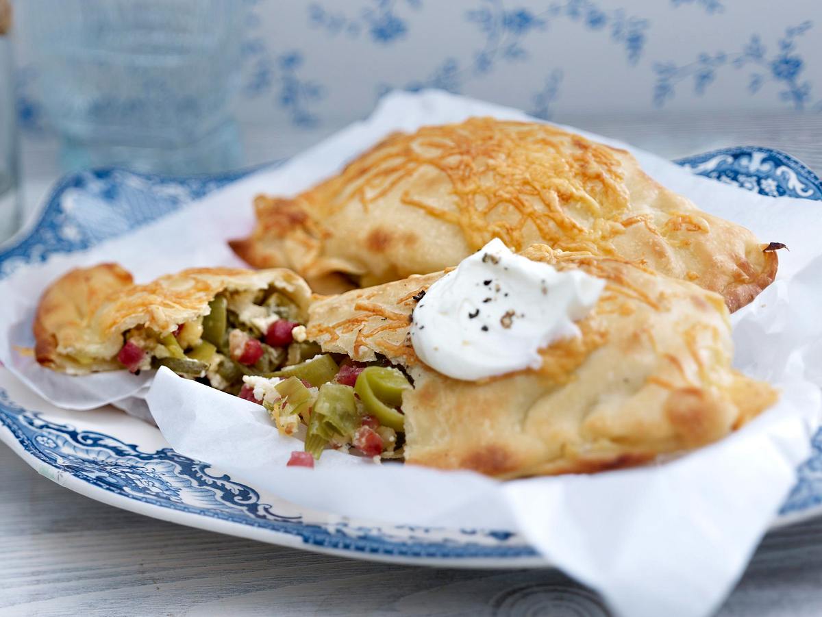 Flammkuchentaschen zum Feierabend Rezept