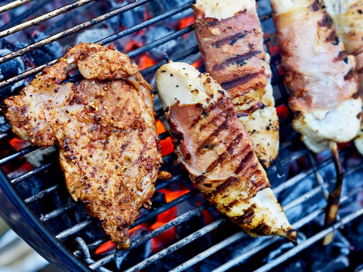 Fleisch grillen: Die Garzeiten auf dem Grill variieren je nach Fleischsorte- und Stück