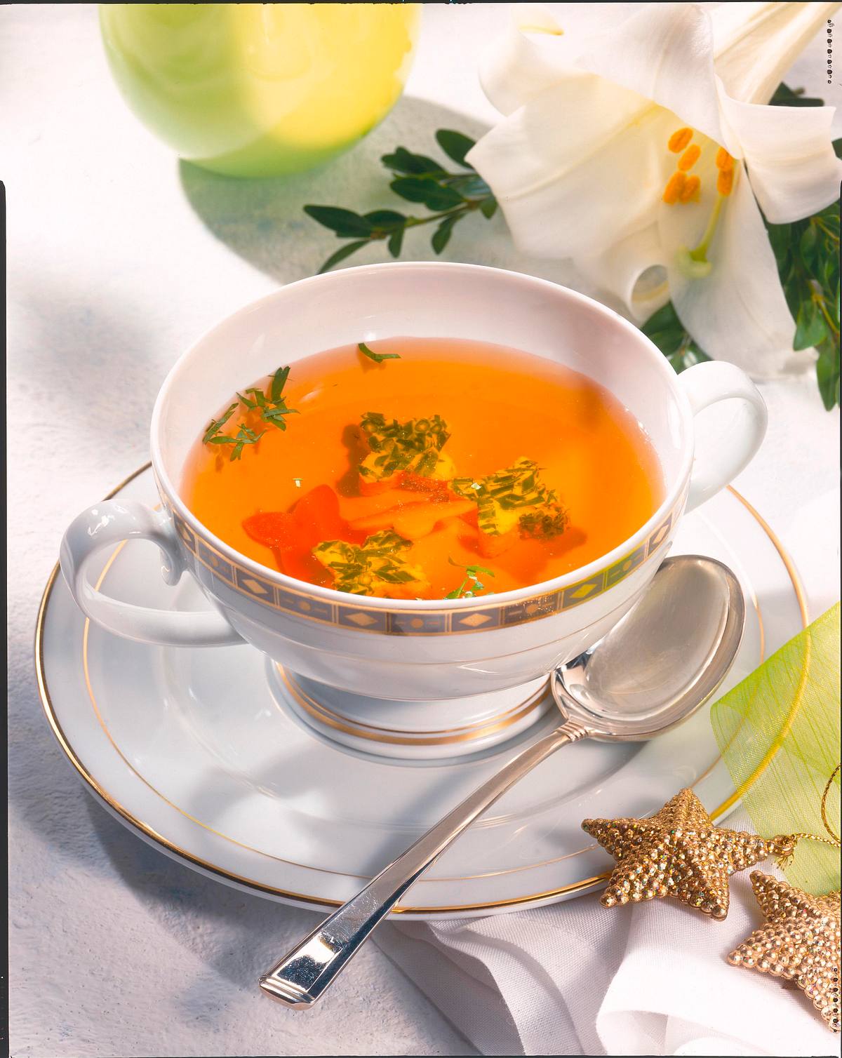 Fleischbouillon mit Grieß-Sternen Rezept