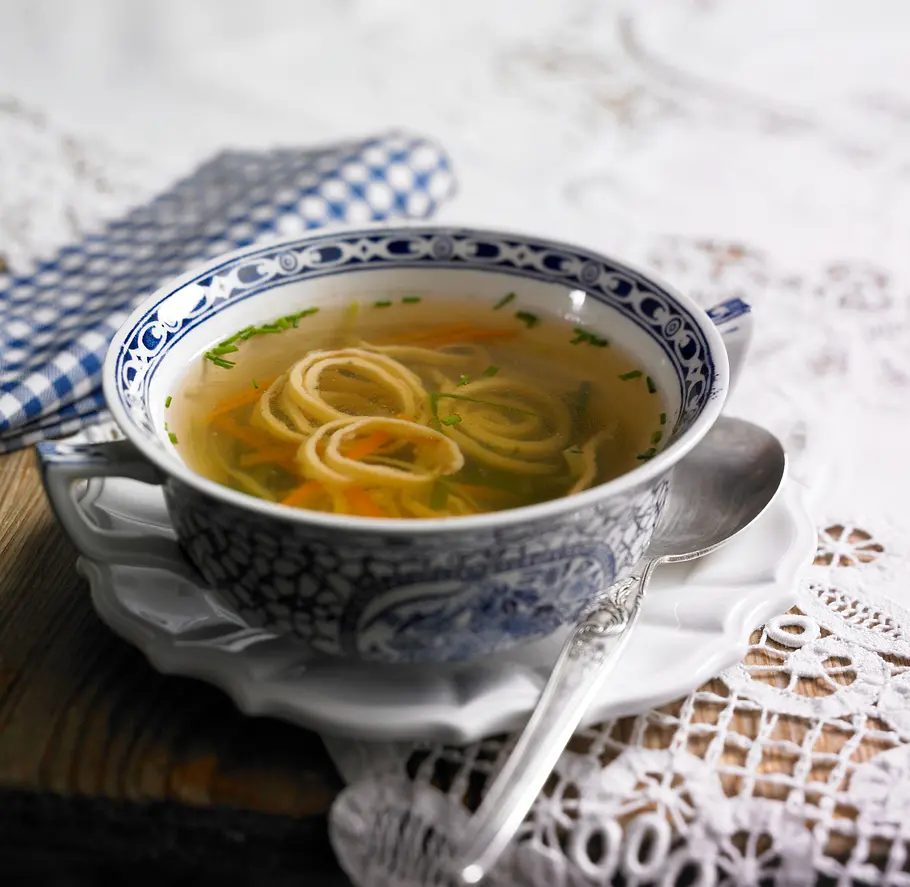 Fleischbrühe mit Kräuterflädle Rezept