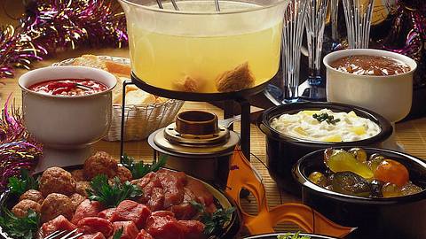 Fleischfondue mit Hühnerbrühe Rezept - Foto: Horn
