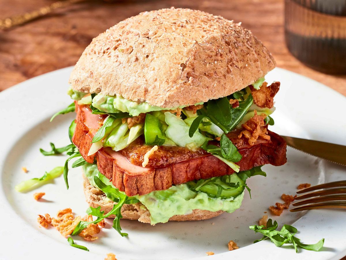 Fleischkäse-Burger mit Avocadocreme Rezept