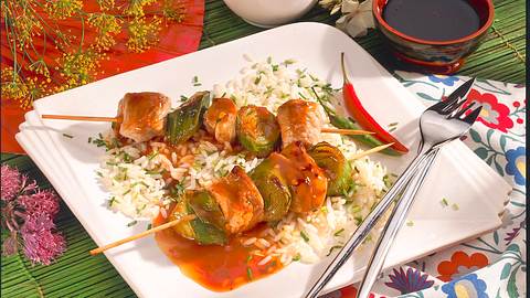Fleischspieße auf Reis Rezept - Foto: House of Food / Bauer Food Experts KG