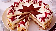 Flockentorte mit Rumsahne und Preiselbeeren Rezept - Foto: LECKER @ Bauer Media Group