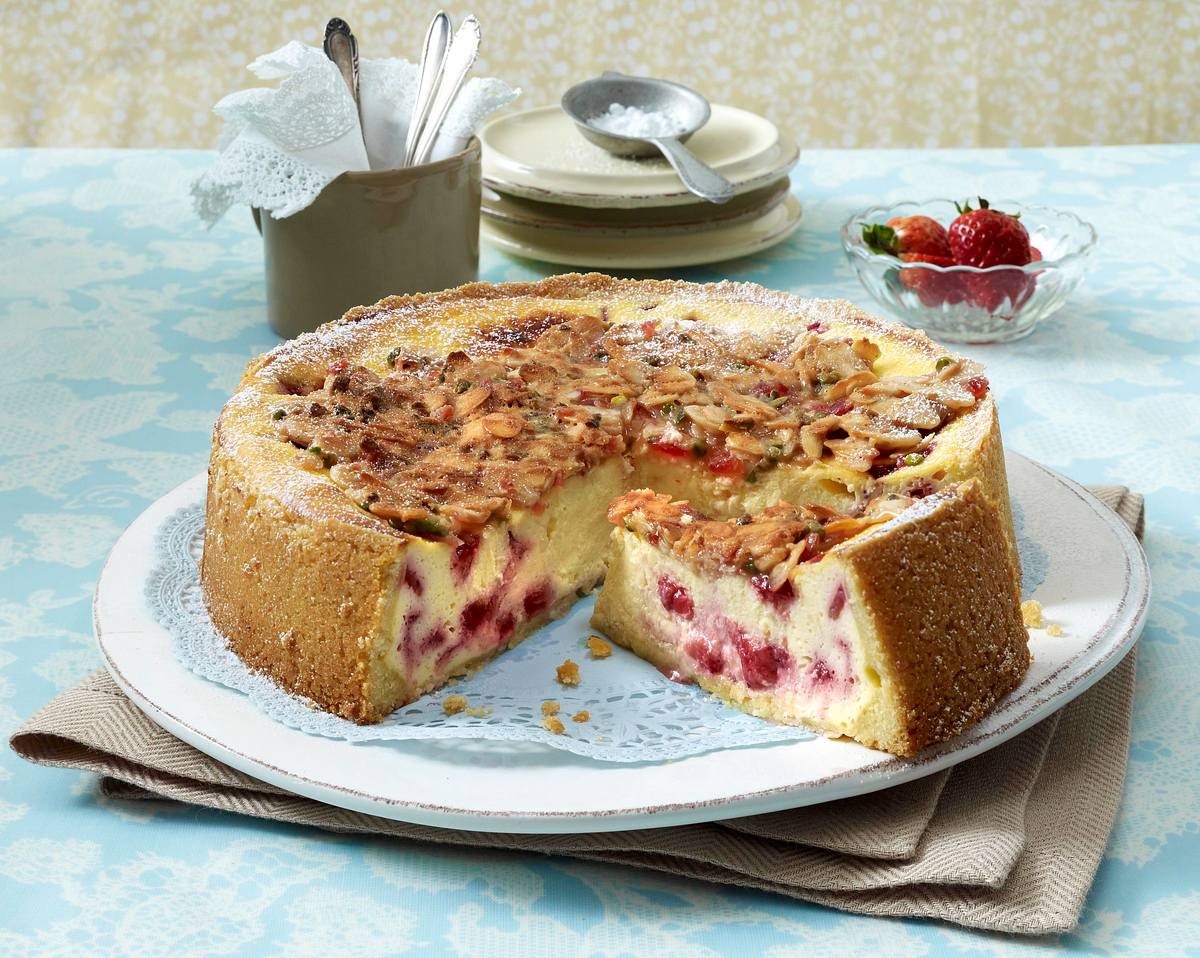 Florentiner Mandelkuchen mit Erdbeeren Rezept