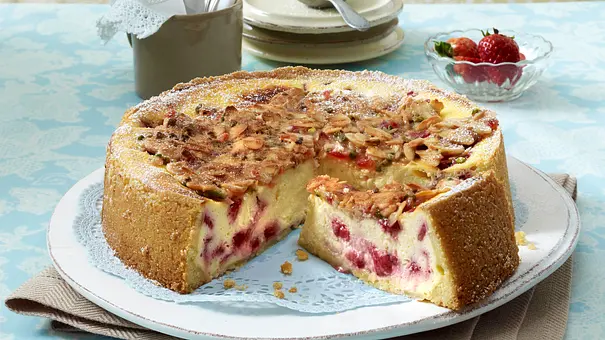 Florentiner Mandelkuchen mit Erdbeeren Rezept - Foto: LECKER @ Bauer Media Group Florentiner Mandelkuchen mit Erdbeeren Rezept - Foto: LECKER @ Bauer Media Group