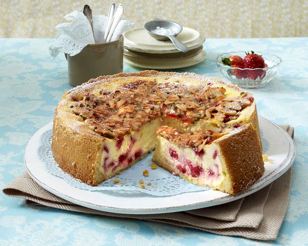 Florentiner Mandelkuchen mit Erdbeeren Rezept Florentiner Mandelkuchen mit Erdbeeren Rezept