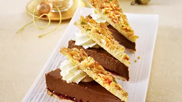 Florentiner Nougat-Torte Rezept - Foto: LECKER @ Bauer Media Group Florentiner Nougat-Torte Rezept - Foto: LECKER @ Bauer Media Group