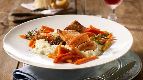 Florians Risotto mit Lachsforelle und karamellisierten Möhren Rezept - Foto: House of Food / Bauer Food Experts KG