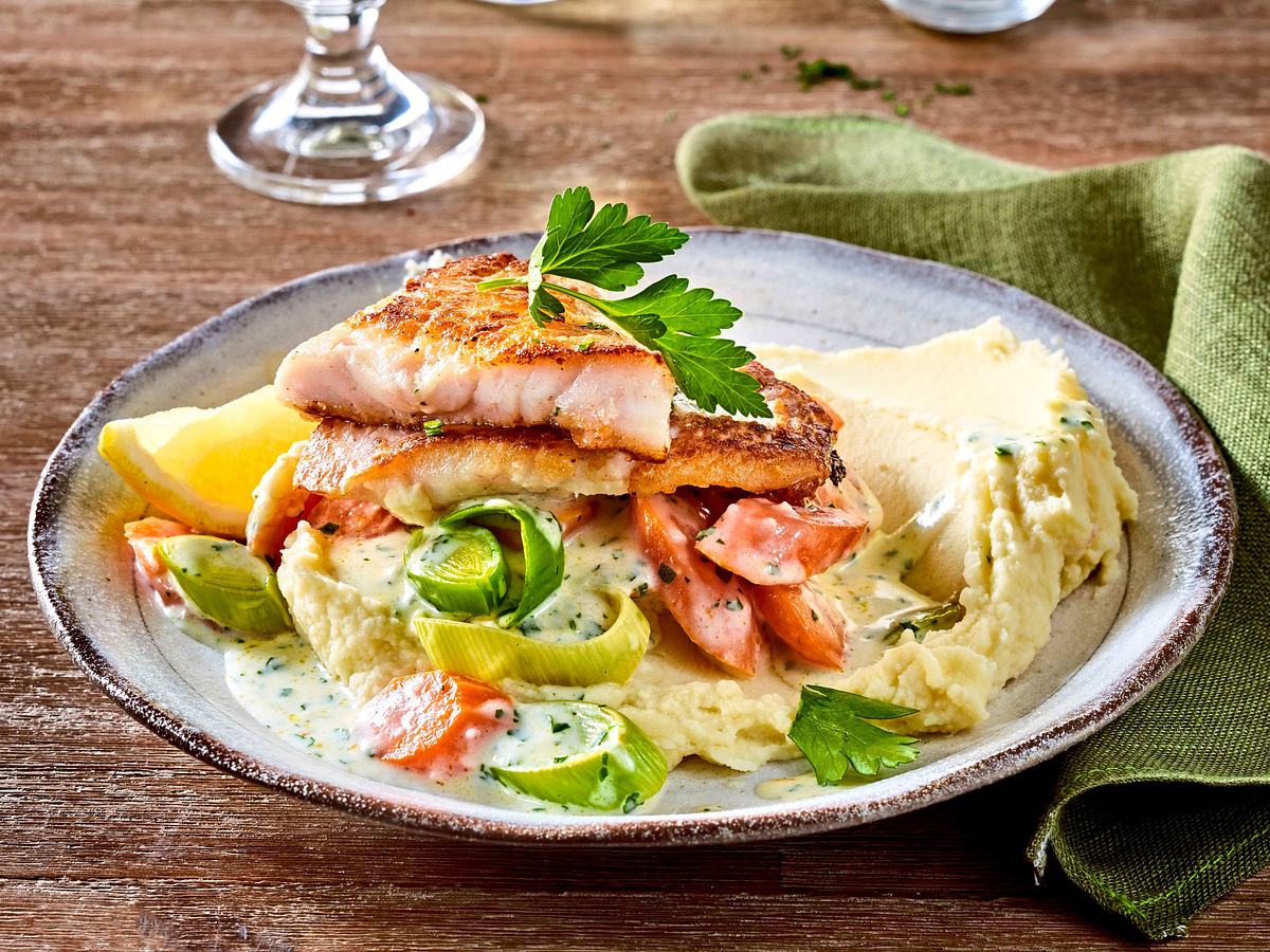 Flotter Bratfisch zu Rahmgemüse Rezept