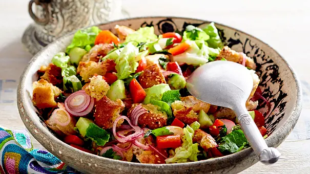 Flotter Fattoush Rezept - Foto: LECKER @ Bauer Media Group Flotter Fattoush Rezept - Foto: LECKER @ Bauer Media Group
