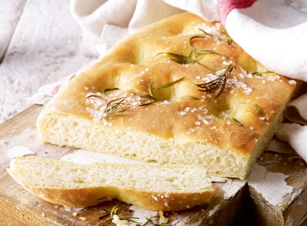 Focaccia mit Meersalz und Rosmarin Rezept