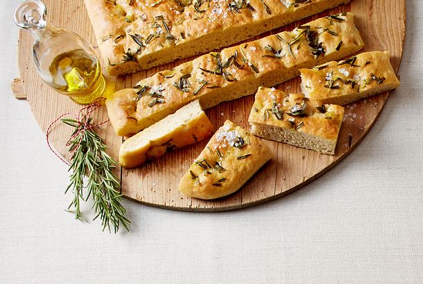 Focaccia Mit Olivenol Und Rosmarin Rezept Lecker