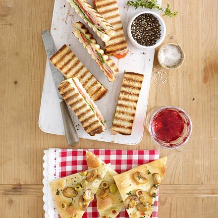 Focaccia mit Pilzen und Oliven Rezept Focaccia mit Pilzen und Oliven Rezept