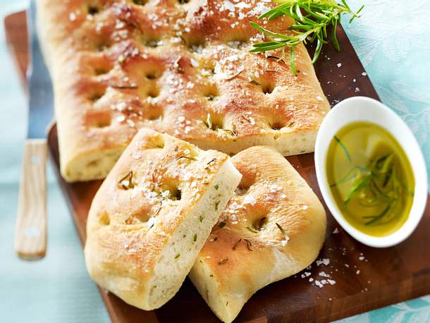 Focaccia mit Rosmarin und Olivenöl Rezept