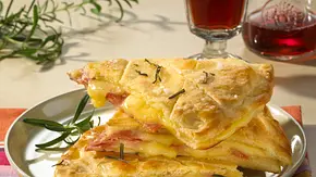 Focaccia mit Schinken & Käse Rezept - Foto: LECKER @ Bauer Media Group