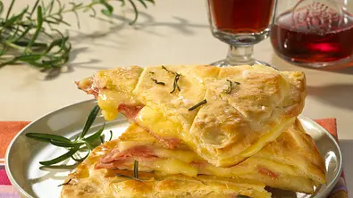 Focaccia mit Schinken & Käse Rezept - Foto: LECKER @ Bauer Media Group