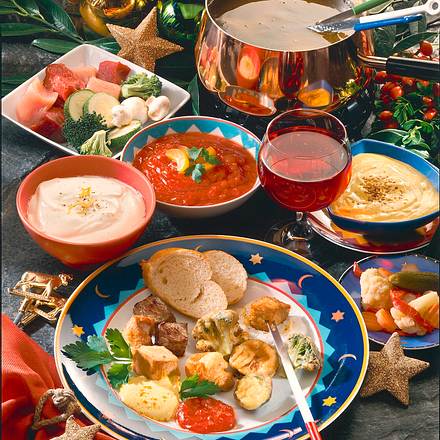 Fondue mit drei Dips Rezept Fondue mit drei Dips Rezept