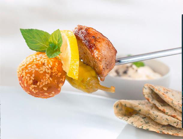 Fonduespieß mit Falafel und Lamm Rezept Fonduespieß mit Falafel und Lamm Rezept