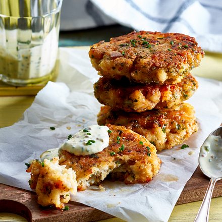 Forellen-Garnelen-Frikadellen mit Senf-Schnittlauch-Creme Rezept