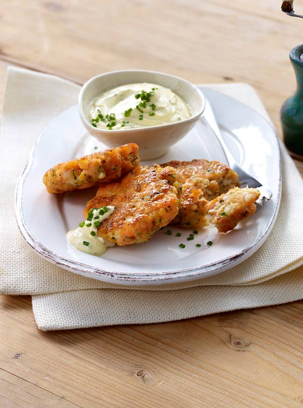 Forellenbuletten mit Senf-Schnittlauch-Creme Rezept Forellenbuletten mit Senf-Schnittlauch-Creme Rezept
