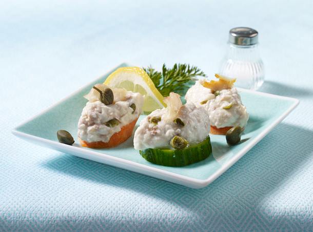 Forellencreme auf Möhren-Gurken-Talern Rezept