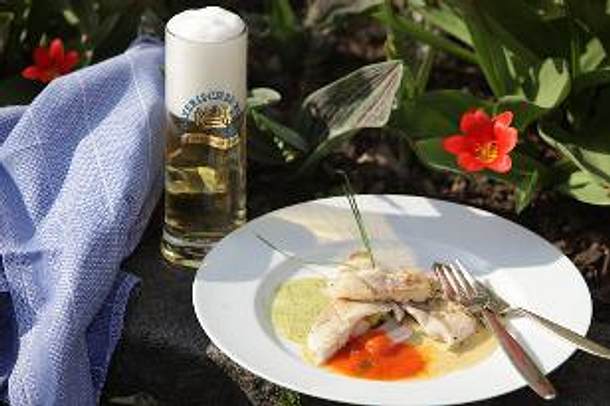 Forellenfilet mit Gurken-Radieschen-Gemüse, Bärlauch-Biersauce, Weißbier-Nage oder Tomaten-Biersauce Rezept Forellenfilet mit Gurken-Radieschen-Gemüse, Bärlauch-Biersauce, Weißbier-Nage oder Tomaten-Biersauce Rezept