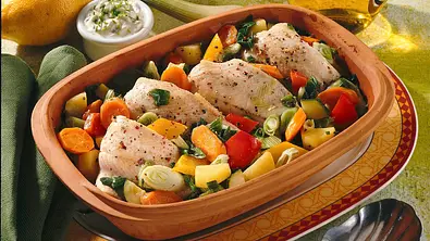 Forellenfilets auf Sommergemüse Rezept - Foto: LECKER @ Bauer Media Group