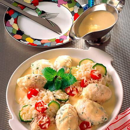 Forellenklößchen auf Gemüsereis Rezept Forellenklößchen auf Gemüsereis Rezept