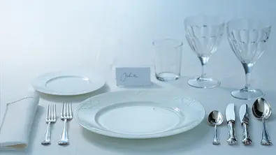 Tisch-Knigge - Alle wichtigen Tischmanieren auf einen Blick - Formell_gedeckter_Tisch_D_G_0840_157605 - Foto: LECKER @ Bauer Media Group