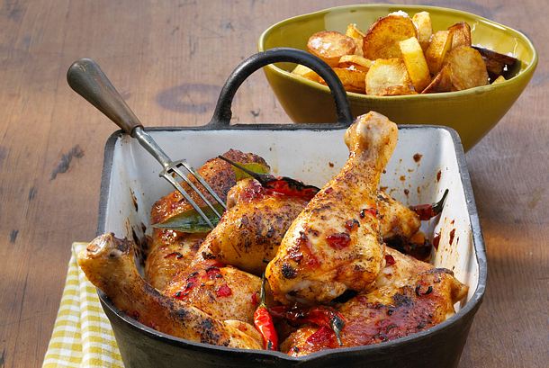 Frango Piri-Piri com batatas fritas (Chilihähnchen mit Kartoffelchips) Rezept Frango Piri-Piri com batatas fritas (Chilihähnchen mit Kartoffelchips) Rezept