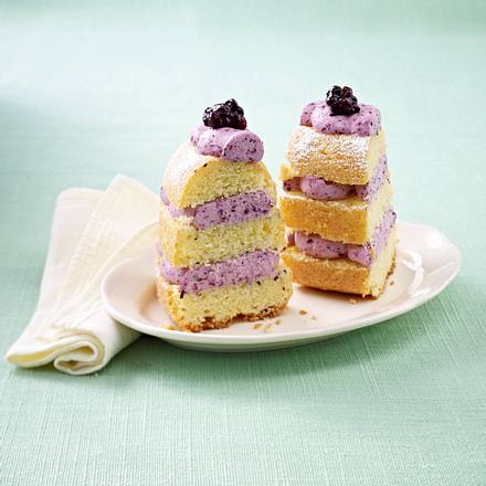 Frankfurter Kranz mit Blaubeeren und Schmandcreme Rezept