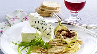 Französische Rezepte: Französischer Käse mit gegrillten Früchten - Foto: LECKER @ Bauer Media Group Französische Rezepte: Französischer Käse mit gegrillten Früchten - Foto: LECKER @ Bauer Media Group