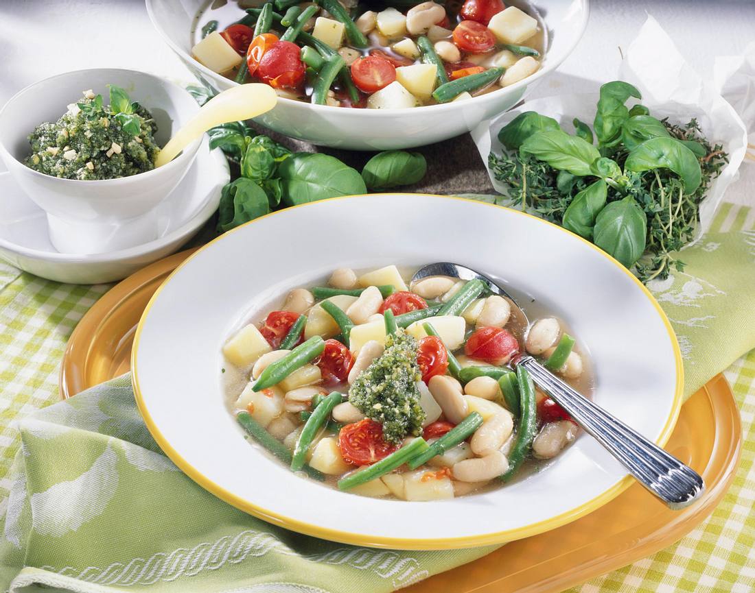 Französische Gemüsesuppe mit Pistou Rezept | LECKER