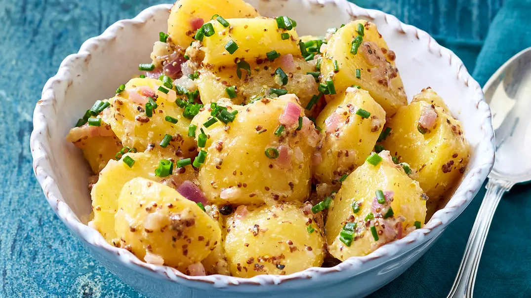 Französischer Kartoffelsalat Rezept - Foto: LECKER @ Bauer Media Group Französischer Kartoffelsalat Rezept - Foto: LECKER @ Bauer Media Group