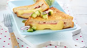 French-Toast-Cordon-bleu mit Gurkensalat Rezept - Foto: LECKER @ Bauer Media Group French-Toast-Cordon-bleu mit Gurkensalat Rezept - Foto: LECKER @ Bauer Media Group