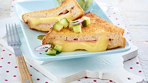 French-Toast-Cordon-bleu mit Gurkensalat Rezept - Foto: House of Food / Bauer Food Experts KG