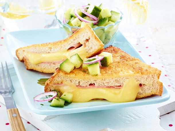 French-Toast-Cordon-bleu mit Gurkensalat Rezept French-Toast-Cordon-bleu mit Gurkensalat Rezept