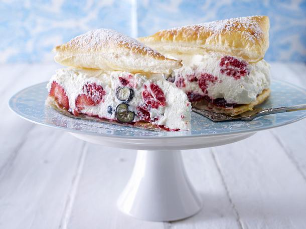 Friesentorte mit bunter Beerensahne Rezept