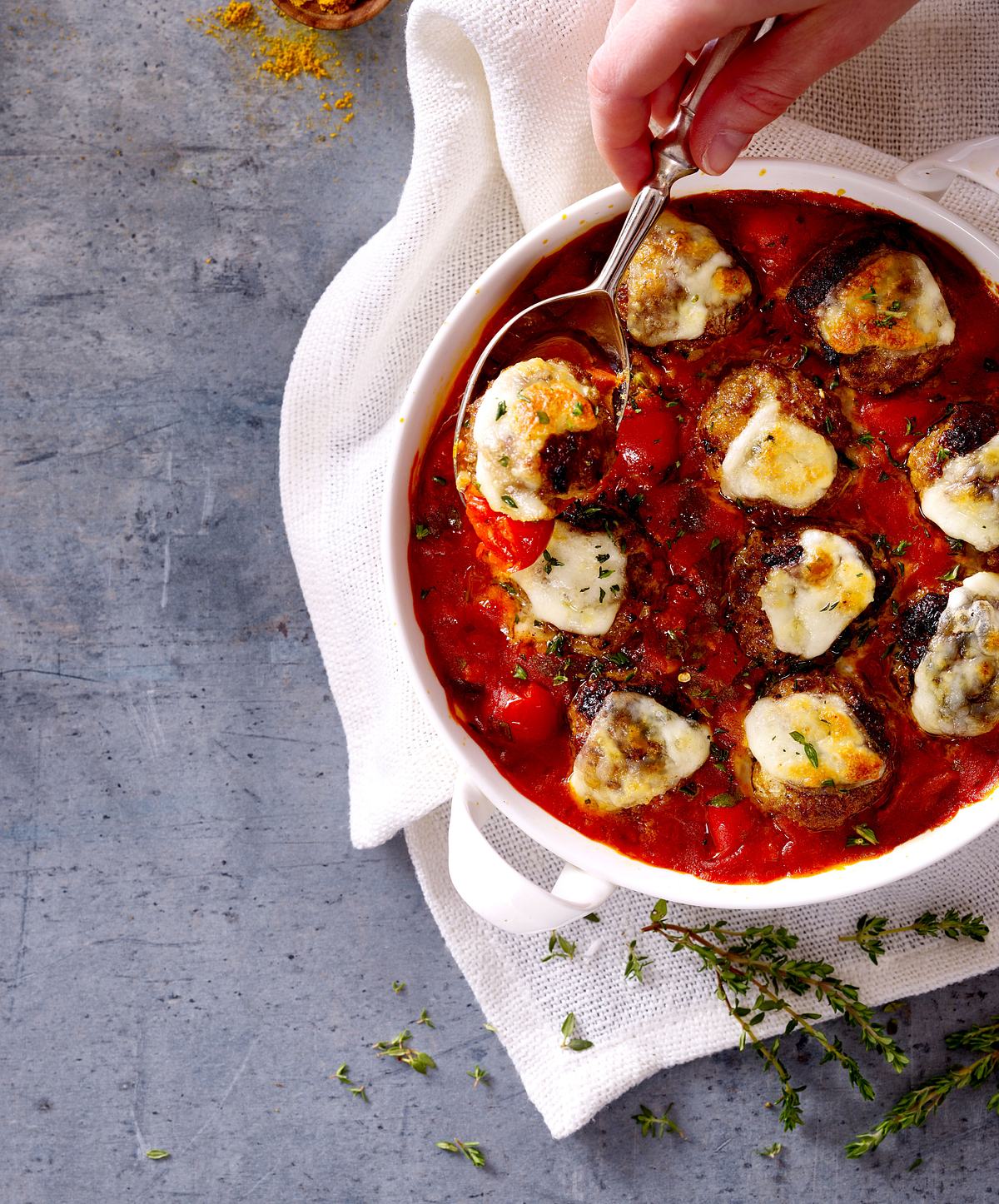 Frikadellen in Curry-Tomatensoße Rezept