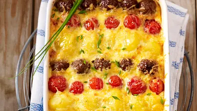 Frikadellen-Kartoffel-Auflauf Rezept - Foto: LECKER @ Bauer Media Group