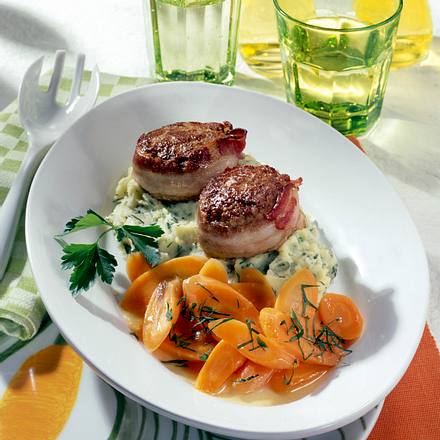 Frikadellen mit Balsamico-Möhren und Kräuter-Püree Rezept