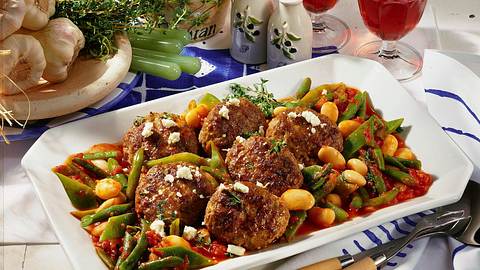 Frikadellen mit Bohnen Rezept - Foto: House of Food / Bauer Food Experts KG