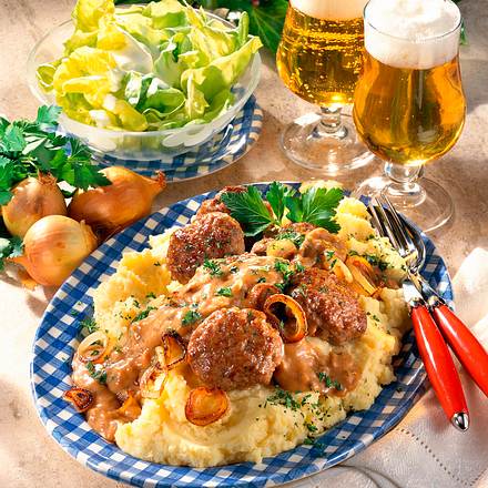 Frikadellen mit brauner Zwiebelsoße Rezept Frikadellen mit brauner Zwiebelsoße Rezept