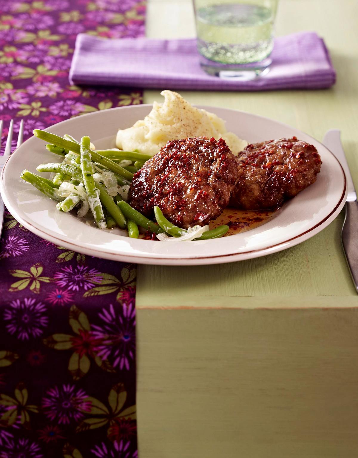 Frikadellen mit Crème-fraîche-Bohnen Rezept