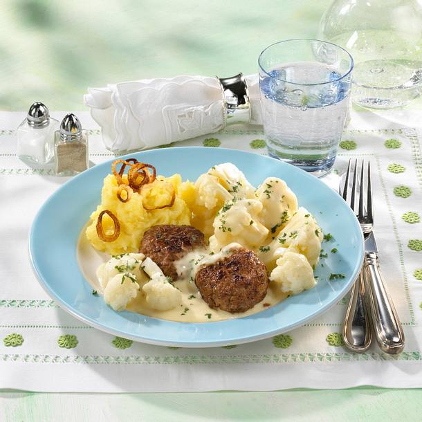 Frikadellen mit Kartoffelpüree und Blumenkohl Rezept Frikadellen mit Kartoffelpüree und Blumenkohl Rezept