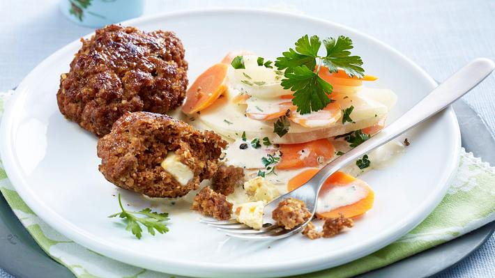 Frikadellen mit Kohlrabi-Möhren-Gemüse Rezept - Foto: House of Food / Bauer Food Experts KG