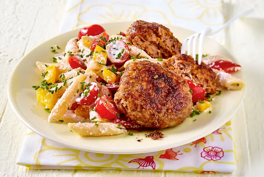 Frikadellen mit Nudelsalat Rezept Frikadellen mit Nudelsalat Rezept