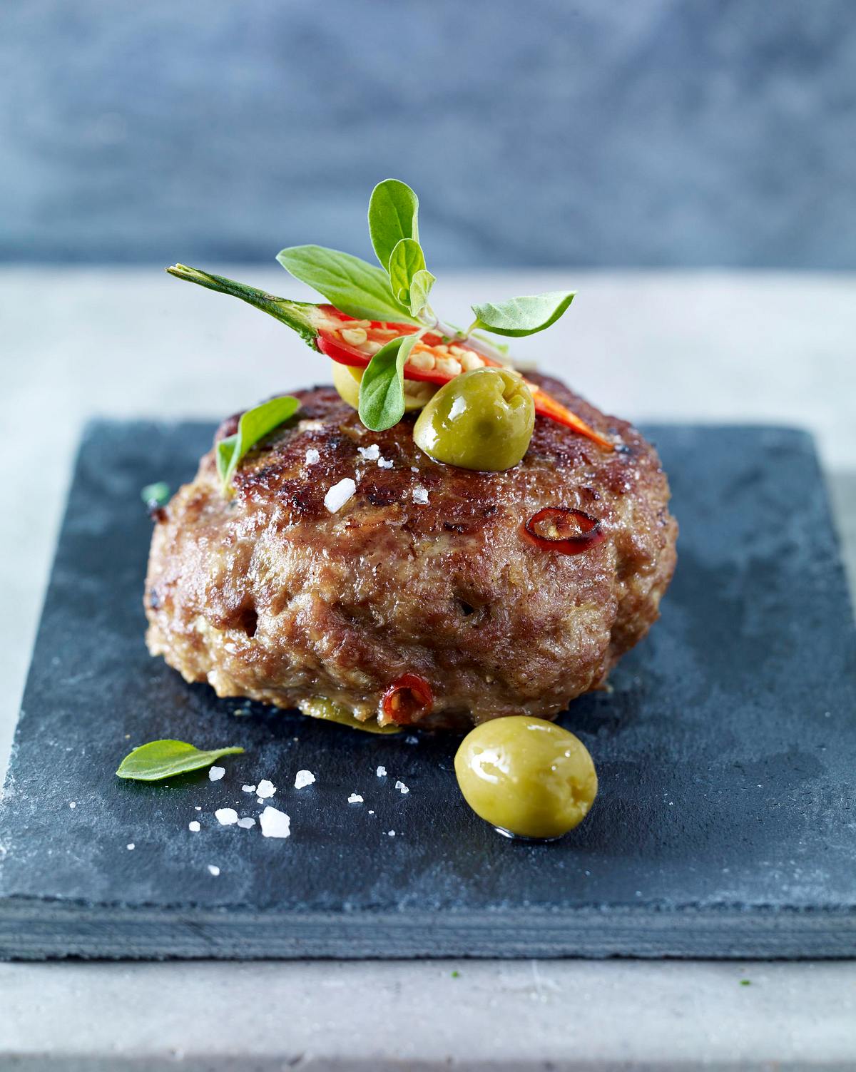 Frikadellen mit Oliven, Chili und Knoblauch Rezept
