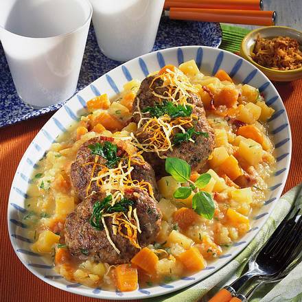 Frikadellen mit Steckrüben und Kartoffel- Möhrengemüse Rezept Frikadellen mit Steckrüben und Kartoffel- Möhrengemüse Rezept